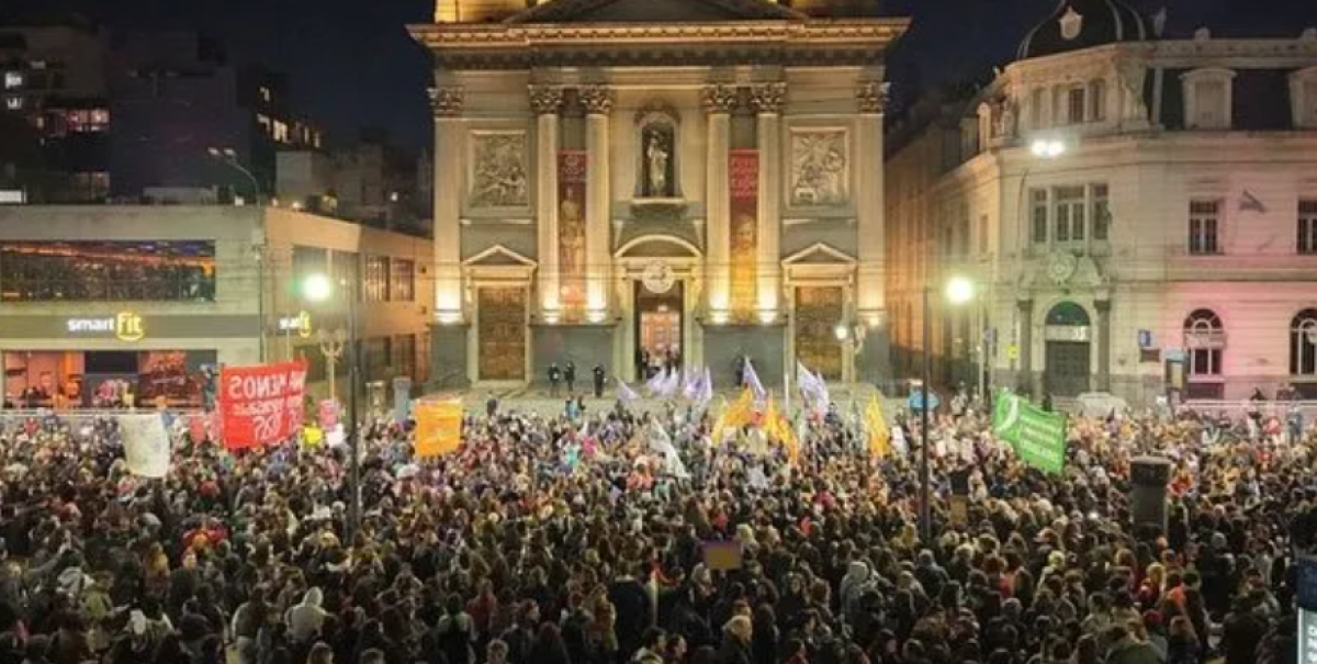 В Аргентине тысячи людей вышли на протест против насилия над женщинами
