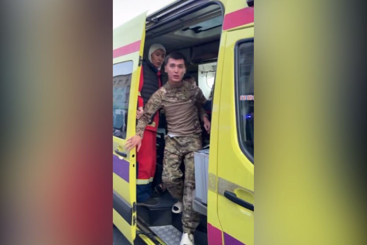 Пьяный водитель в Атырау выдал себя за полицейского и устроил дебош в "скорой"