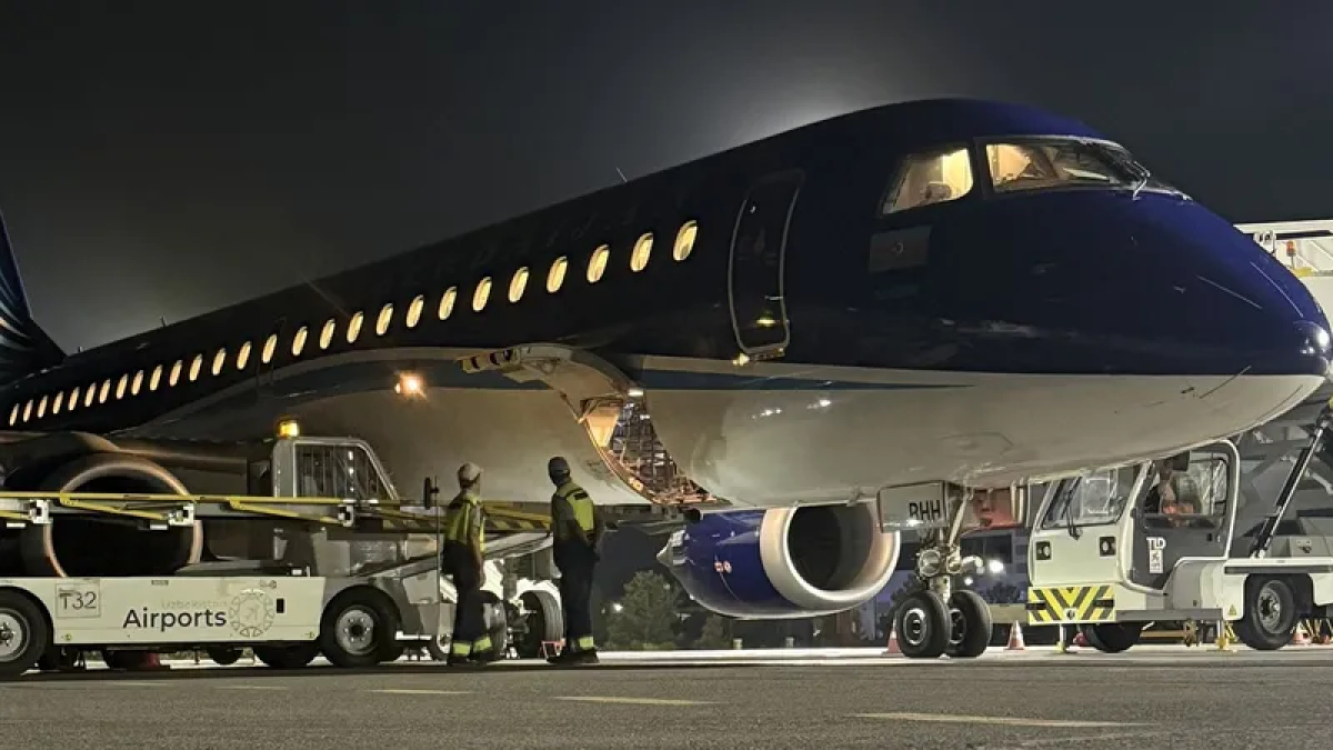 Самолет AZAL подал сигнал бедствия в Санкт-Петербурге