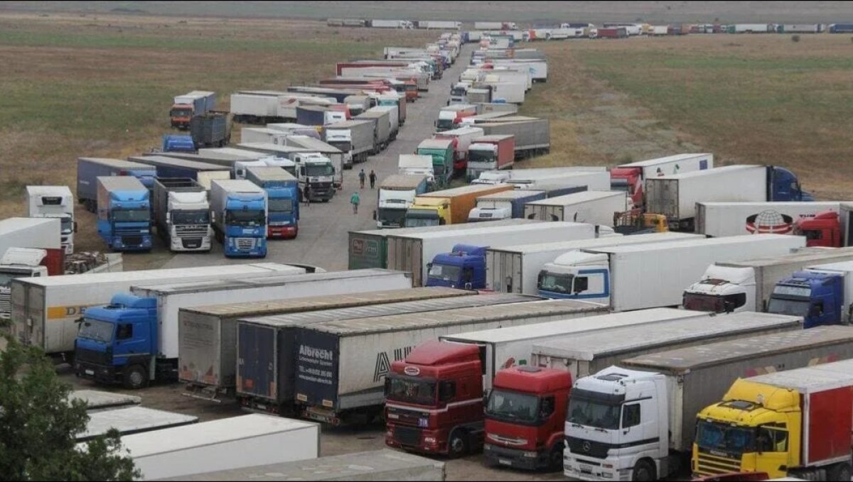 Россияне теряют миллионы долларов из-за ситуации на границе с Казахстаном