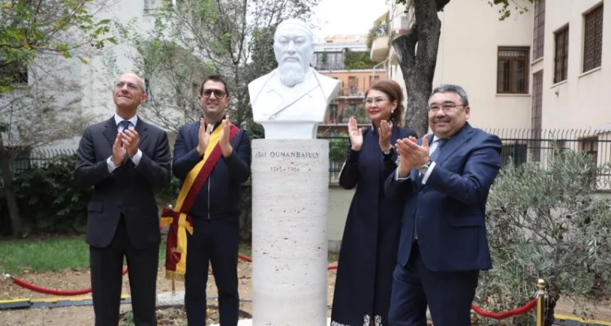 В Италии открыли памятник Абаю Кунанбайулы