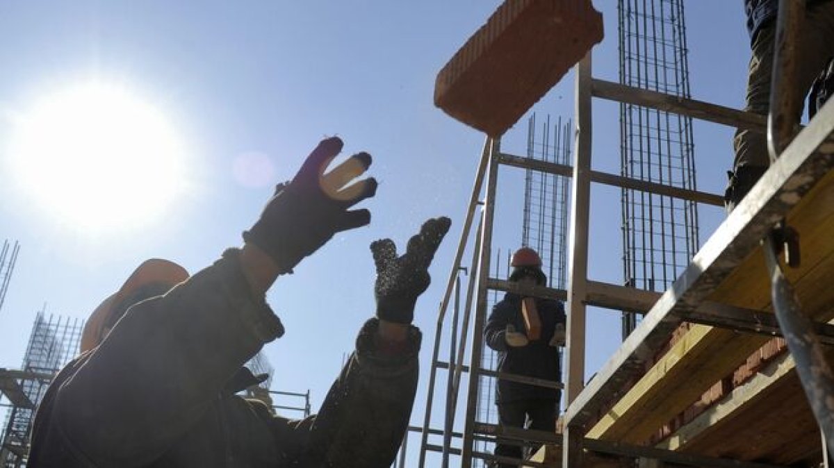 Обвал асфальта и некачественные школы: как наказали стройкомпании в Алматы