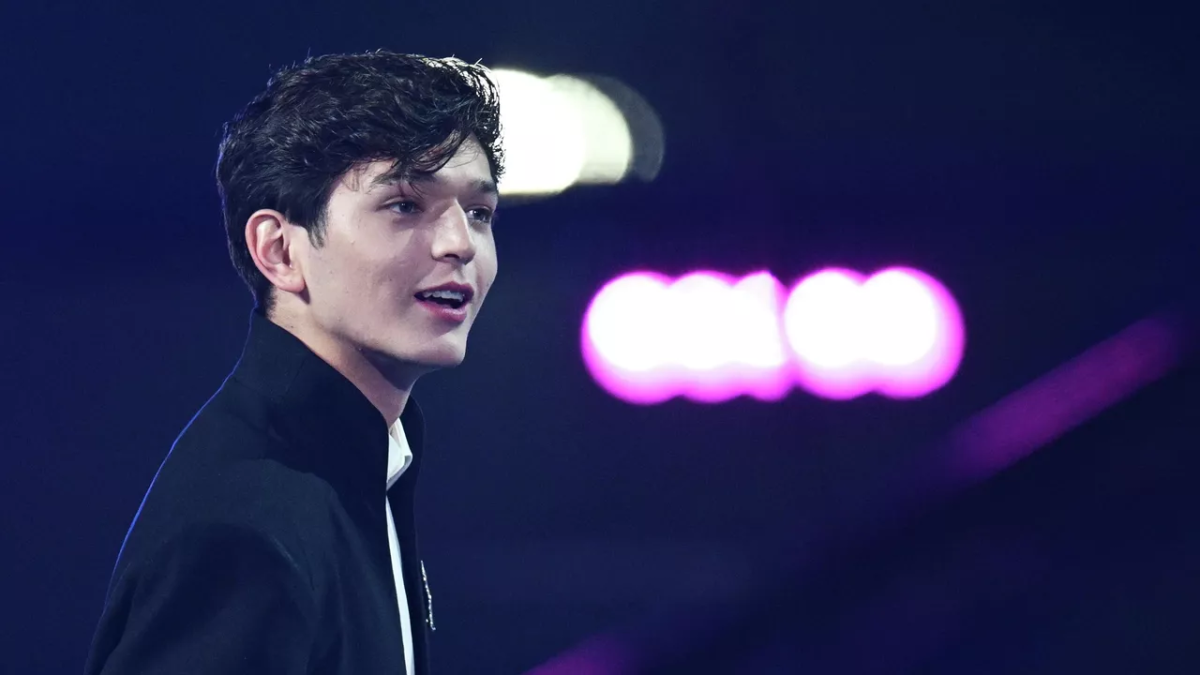 "Лают за спиной": российский певец ответил на критику казахстанцев