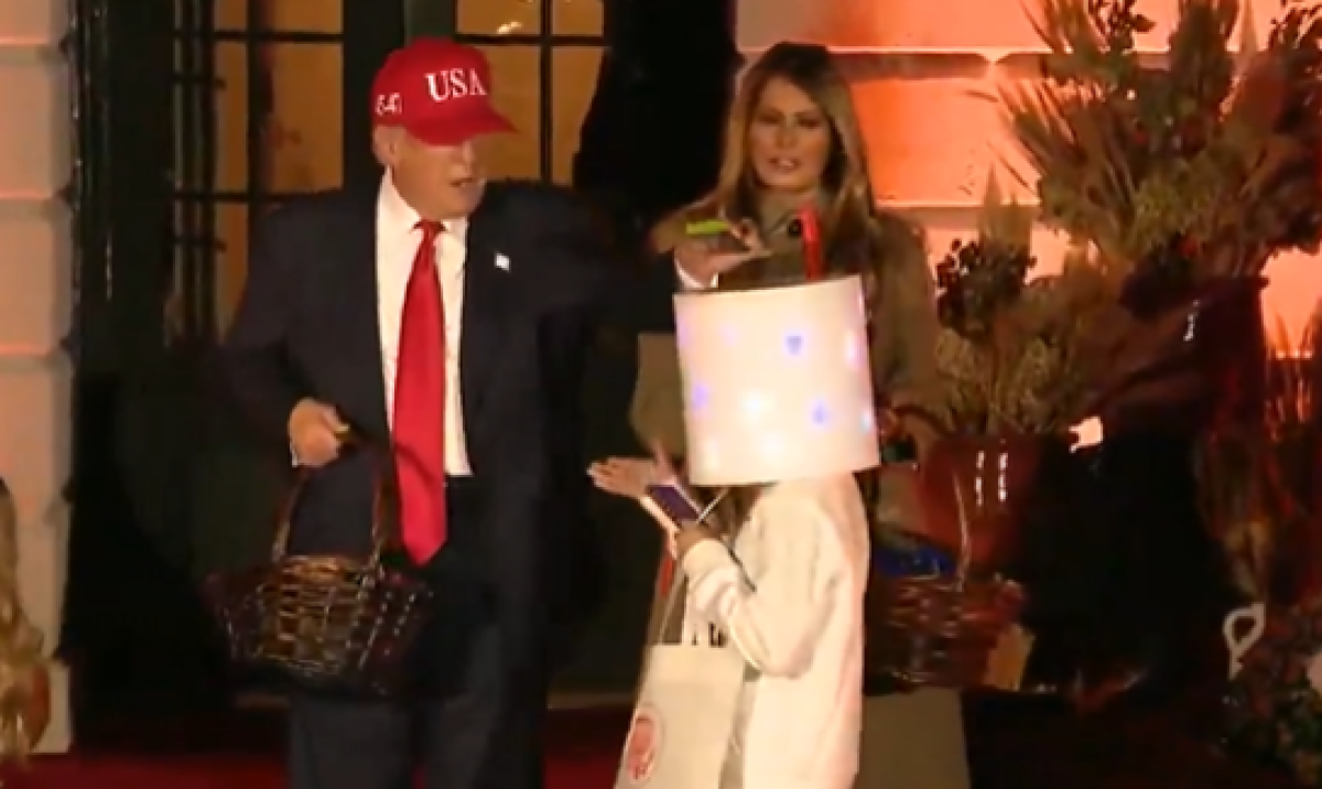 Дональд Трамп снова пошутил над ребенком в Белом доме