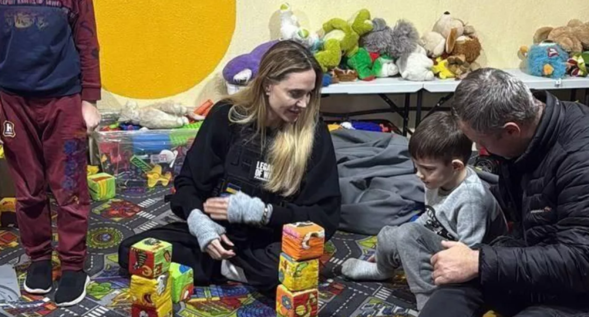 Анджелина Джоли вновь приехала в Украину