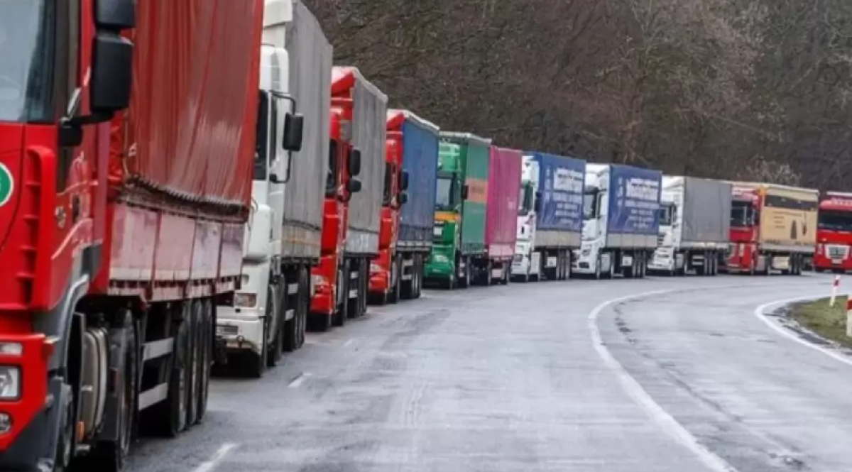 Казахстан и Китай договорились определить дневную потребность перевозчиков в разрешениях