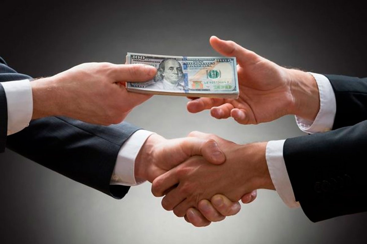 Список чиновников, разворовавших бюджет, составили в Кыргызстане