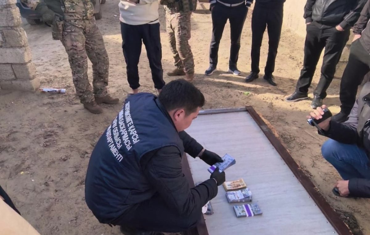 В Атырауской области задержали блогера, вымогавшего 30 млн тенге