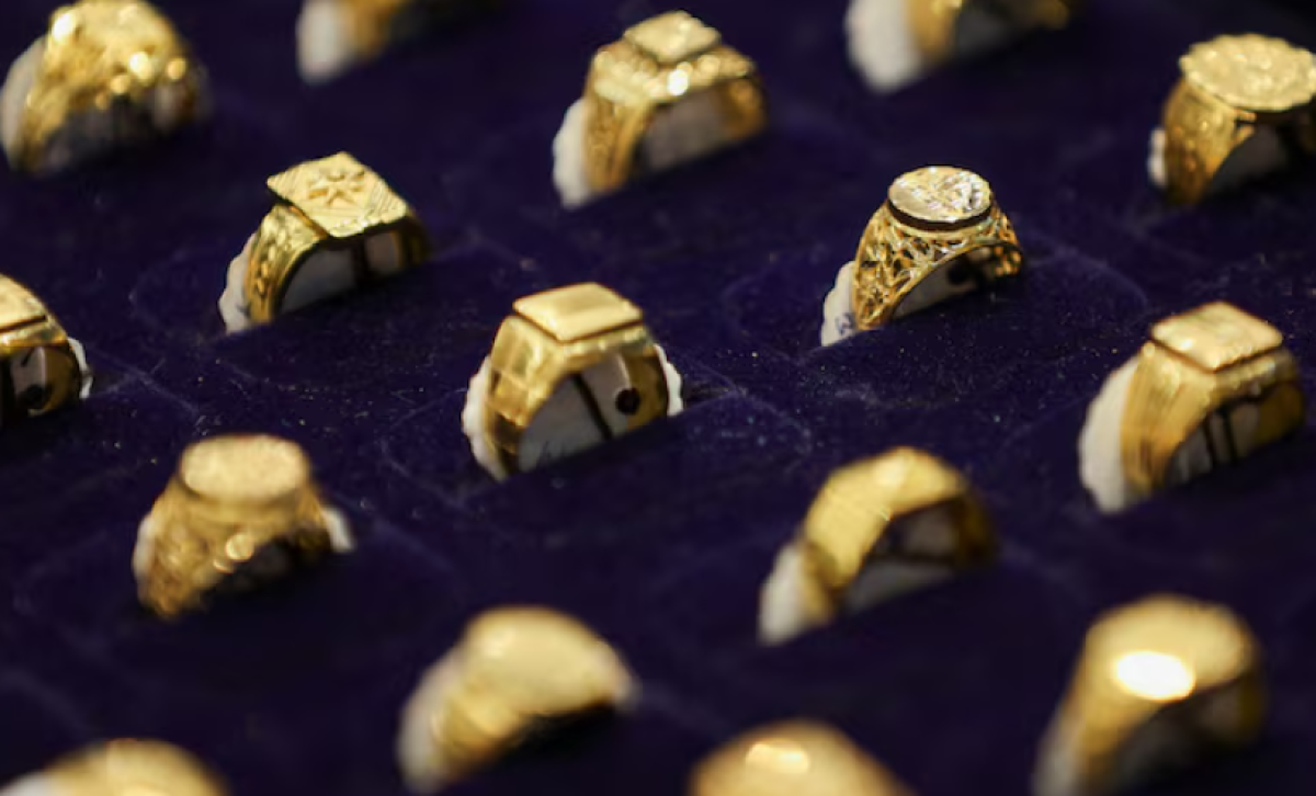 Цены на золото растут и достигают максимума за две недели