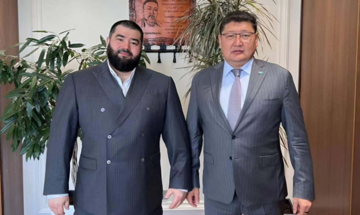 Как оправдался Берик Уали за фото с фигурантом по «делу Алиби»