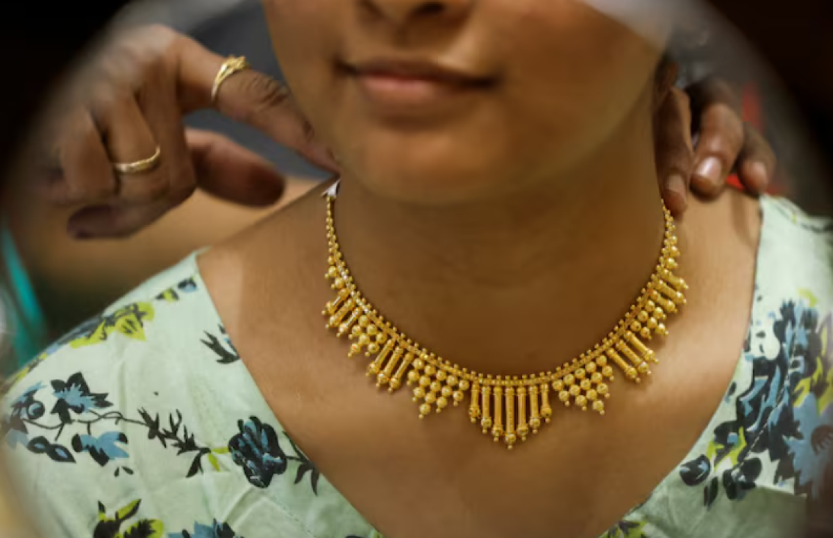 Золото прерывает “ралли” из-за фиксации прибыли инвесторами