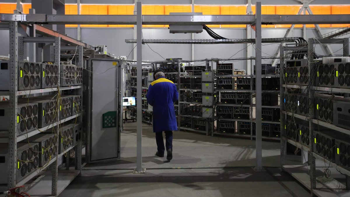 Энергокризис в ЦА: Кыргызстан запретил работу майнинг-ферм