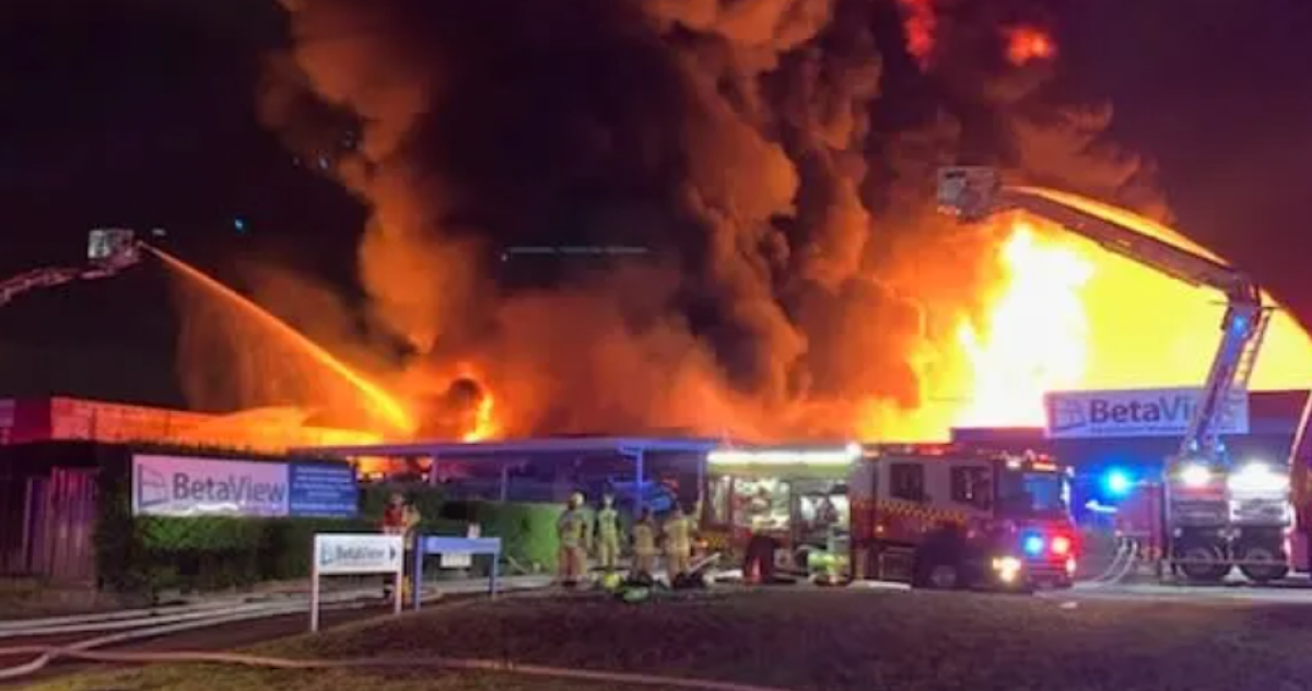 Мощный взрыв прогремел на мусорном заводе в Австралии