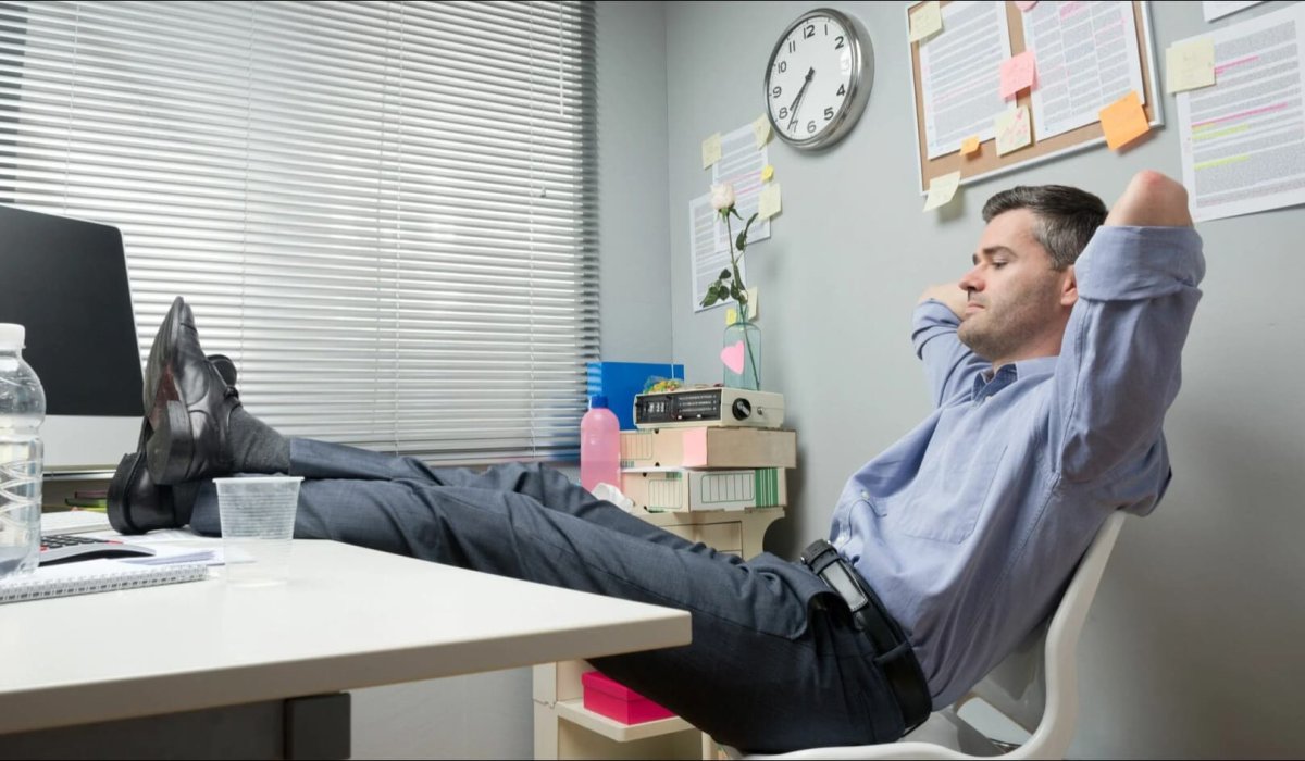 "Слишком много праздников": казахстанцам указали на безделье