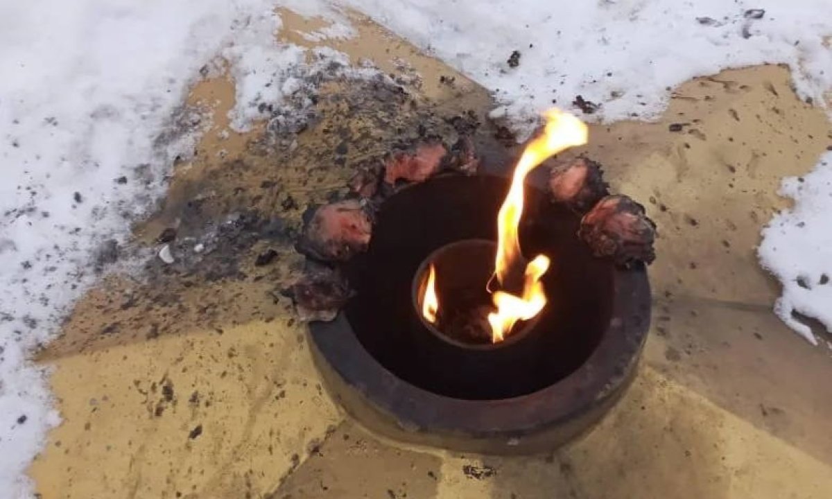 Жарили курицу на вечном огне: на востоке Казахстана объявлен розыск