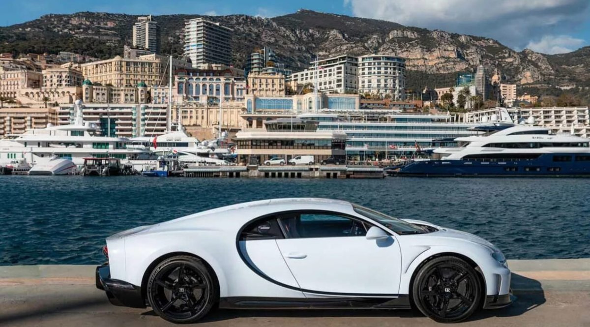 Люксовые авто украинских олигархов, бежавших от войны, заметили в Европе