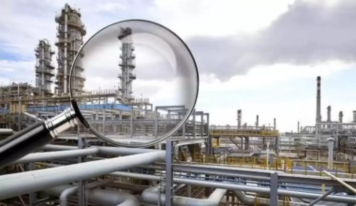 Химический запах отравляет Атырау: жители винят АНПЗ и требуют переселения