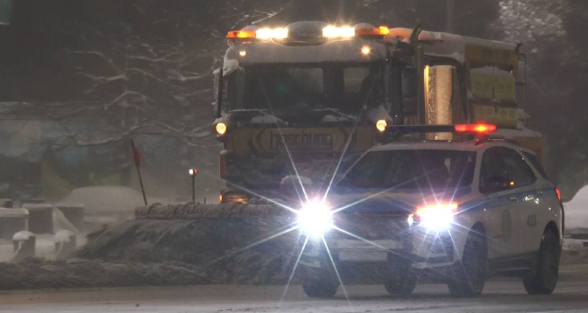 Пострадали 9 человек: почти 60 ДТП произошло в Алматы за ночь из-за снега