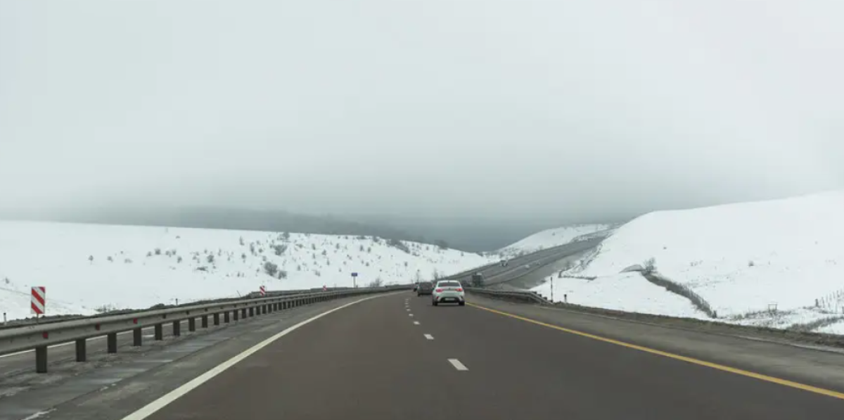 В пяти областях Казахстана закрыли трассы из-за сильной непогоды