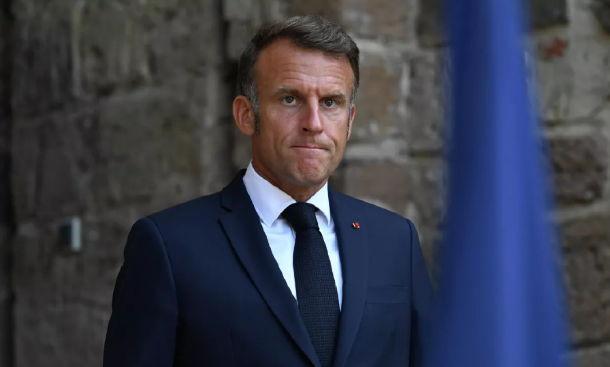 Во Франции запретят соцсети для подростков, заявил Макрон