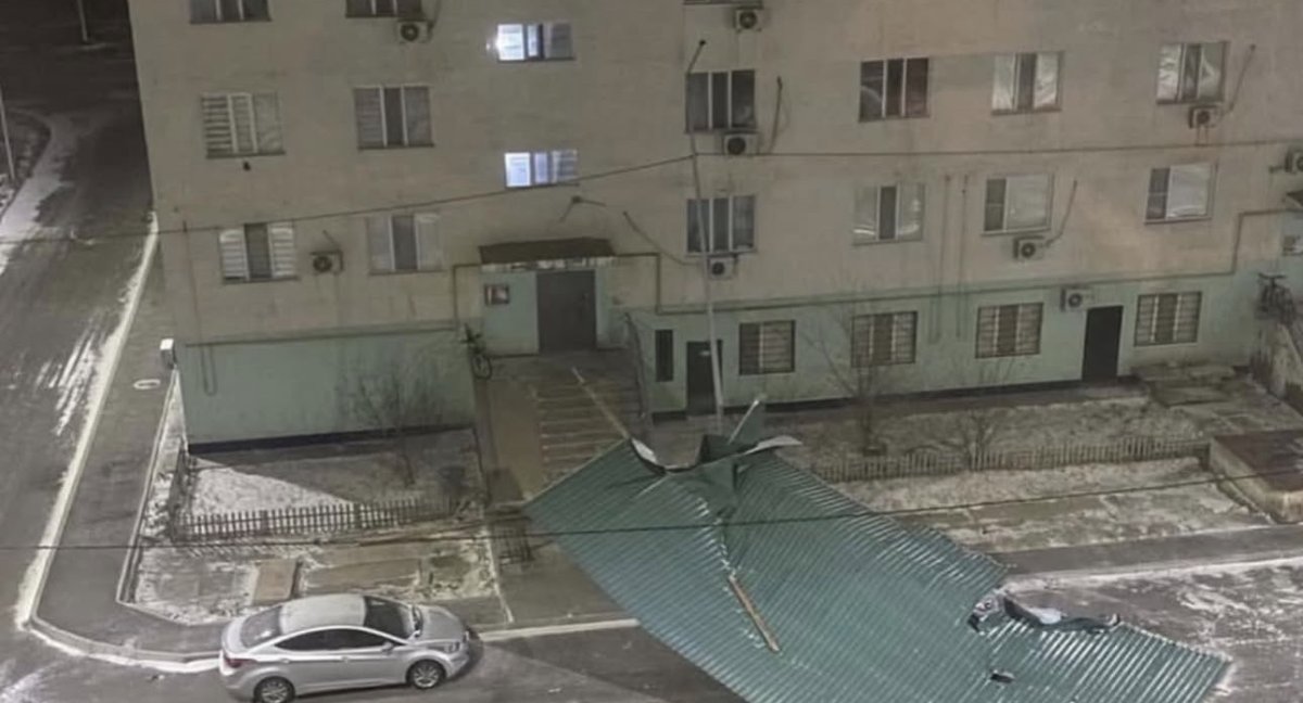 Циклон обрушился на Атырау: ветер повредил крыши и вызвал перебои со светом