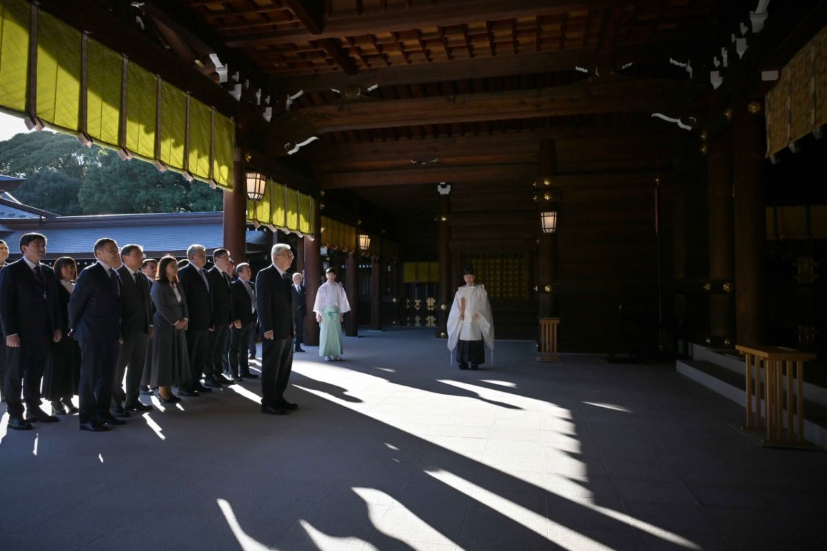 Кто сопровождает президента Казахстана в Японии