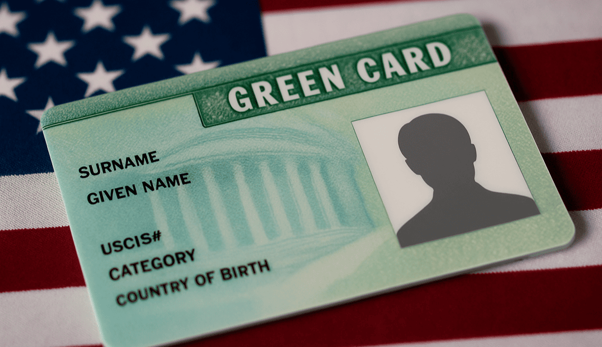 США приостановили программу розыгрыша грин-карт