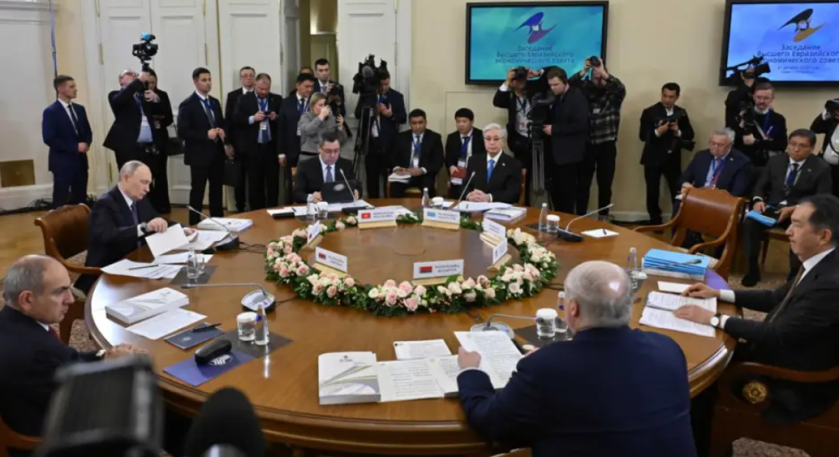 Токаев и главы стран ЕАЭС провели встречу в узком составе