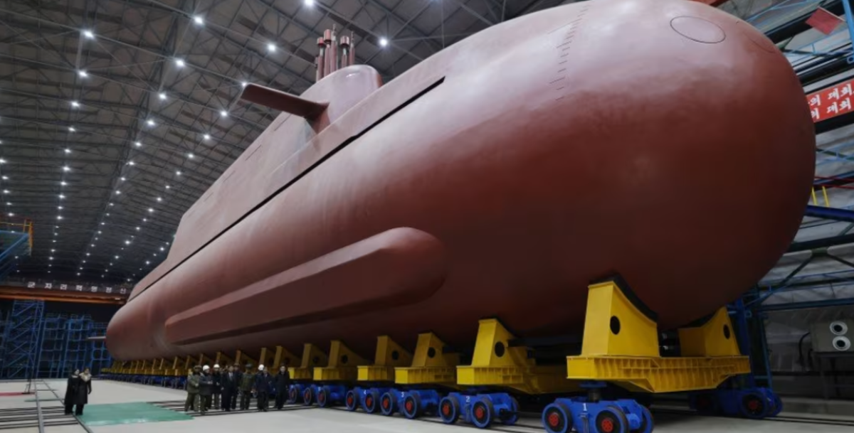 КНДР “похвасталась” новыми фото своей первой “атомной” подлодки