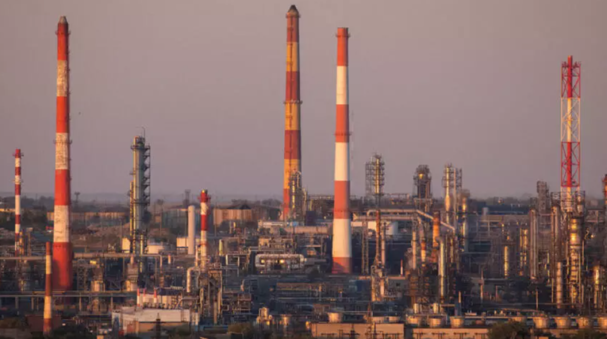 Украина нанесла удар по НПЗ в России