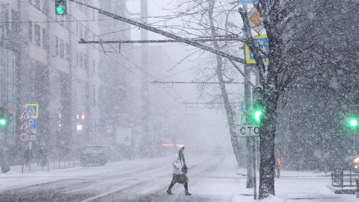 Снег, метель и гололед: непогода ожидается в регионах Казахстана