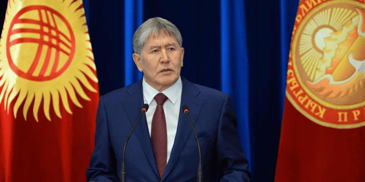 Садыр Жапаров лишил Алмазбека Атамбаева госнаград