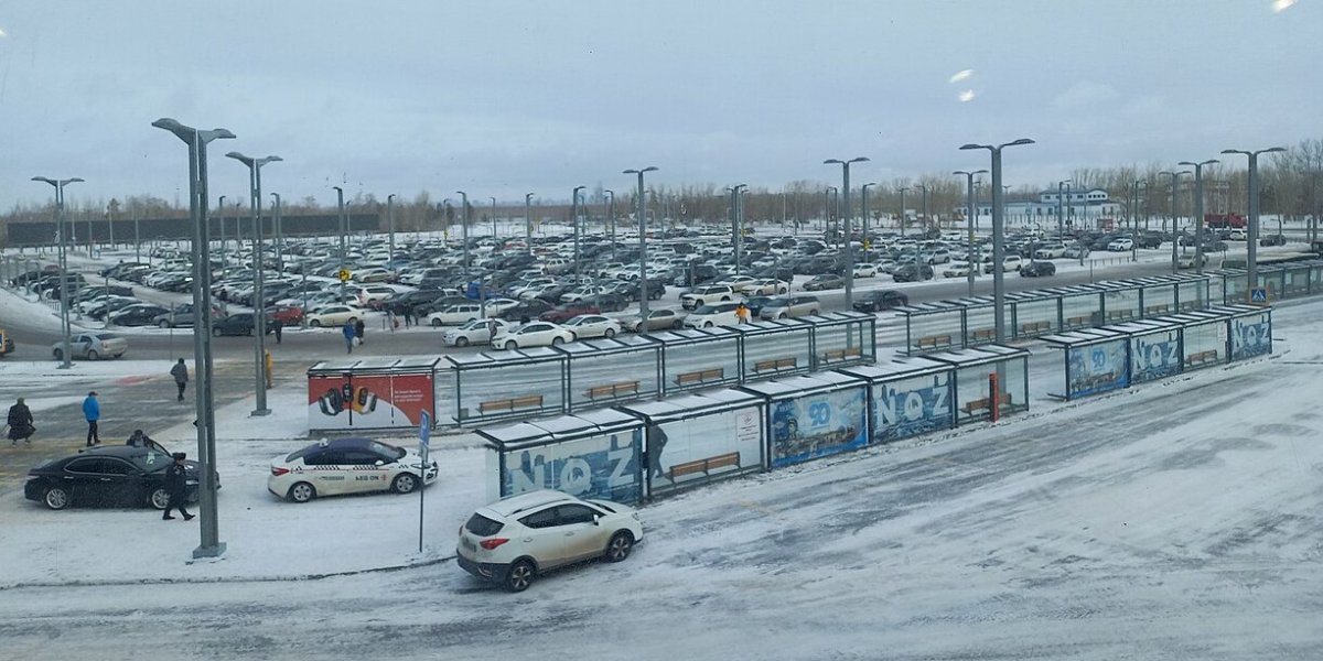 Из-за метели в аэропорту Астаны не могут приземлиться самолёты