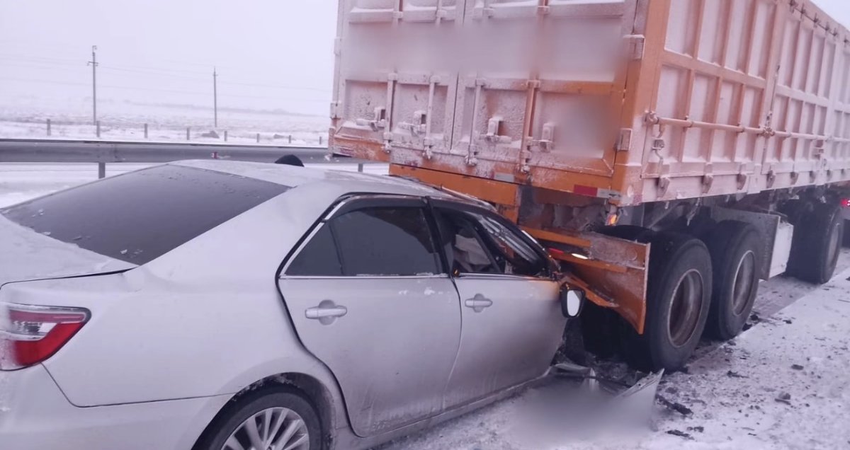 Два человека погибли в аварии с грузовиком в Павлодарской области