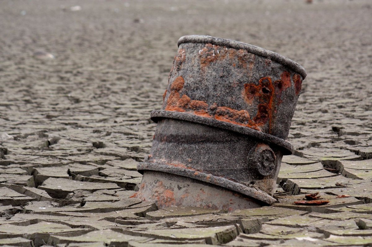 Из-за атак на КТК добыча нефти в Казахстане обрушилась на треть