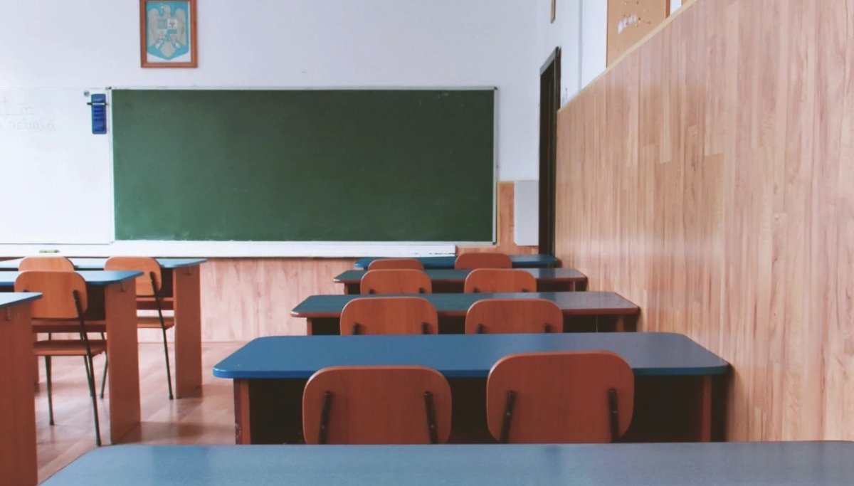 Столичных школьников отправили на дистанционку