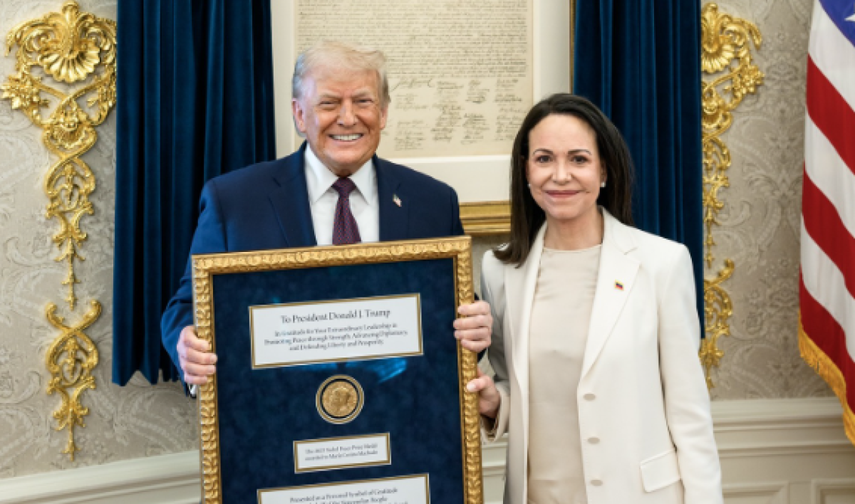 Лидер оппозиции Венесуэлы Мачадо вручила Трампу Нобелевскую премию мира