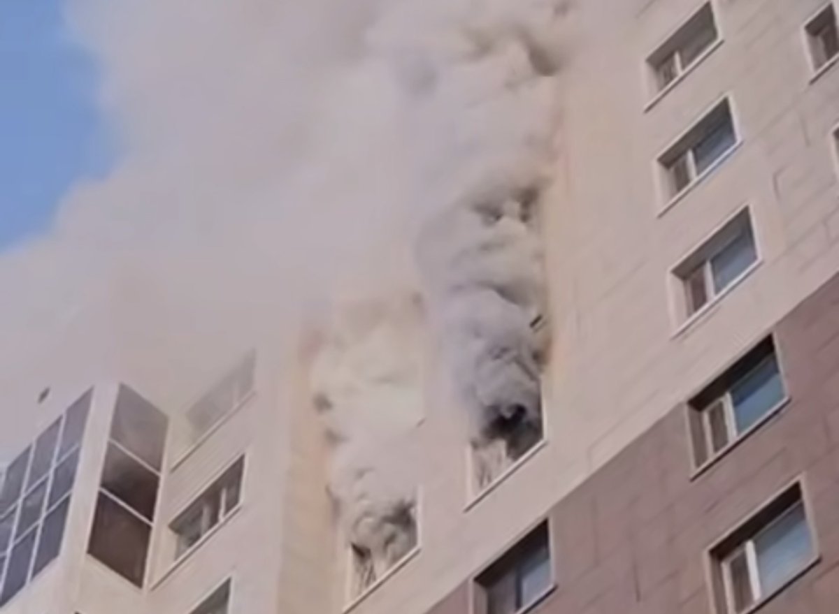 Пожар произошел в многоэтажке Астаны