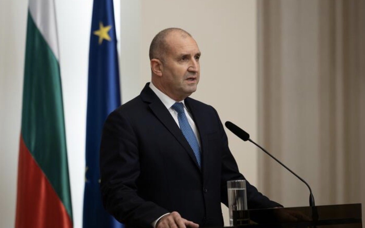 На фоне политического кризиса: президент Болгарии ушел в отставку