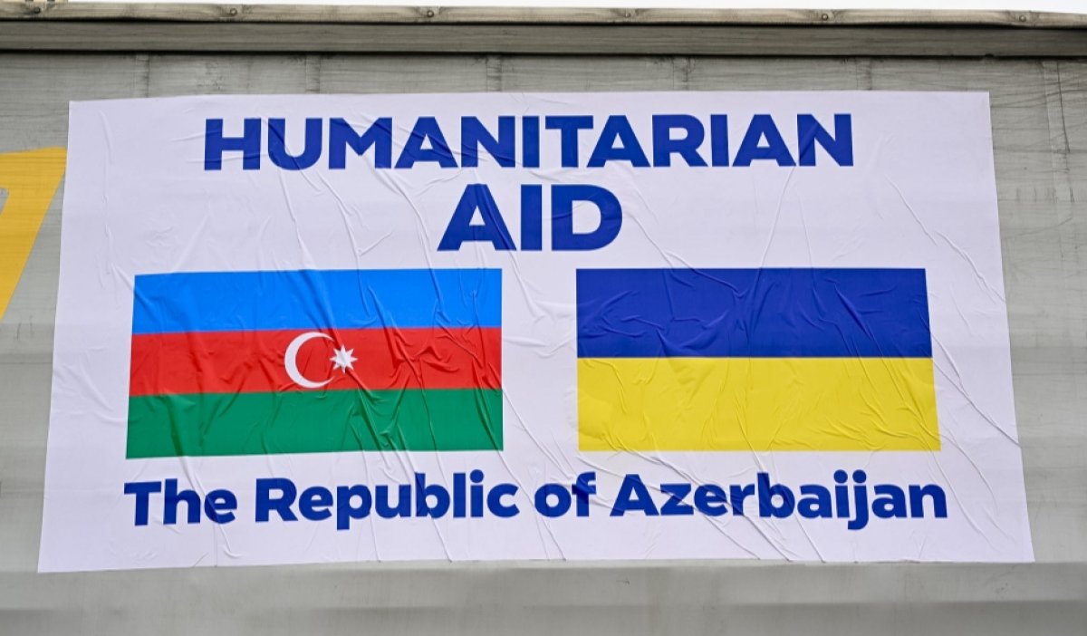 Ильхам Алиев отправил гуманитарную помощь Украине