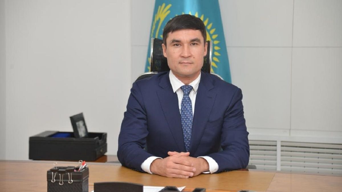 Олимпийский чемпион по боксу Серик Сапиев избит своим заместителем в Караганде