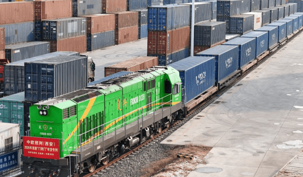 От пива до лапши: Казахстан отправил в Китай крупную партию продуктов