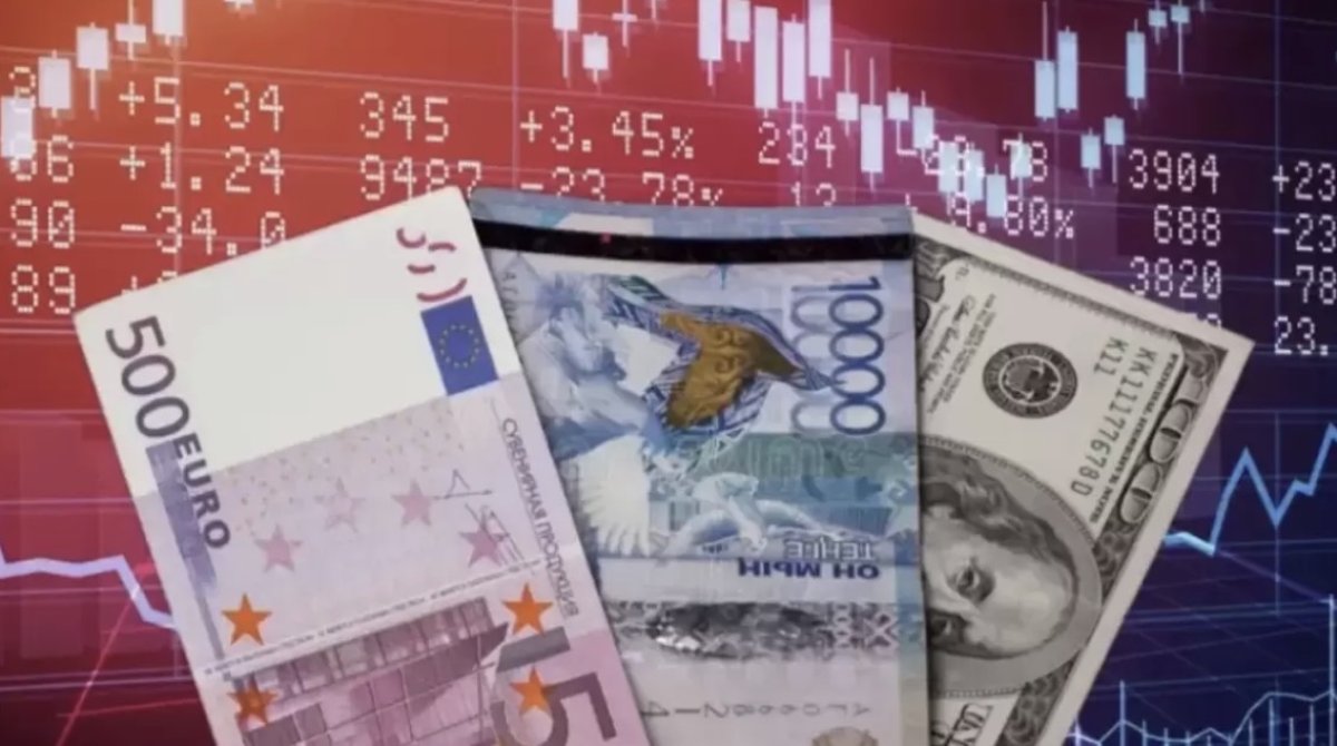 Курсы валют: сколько стоят доллар и евро в обменниках Казахстана