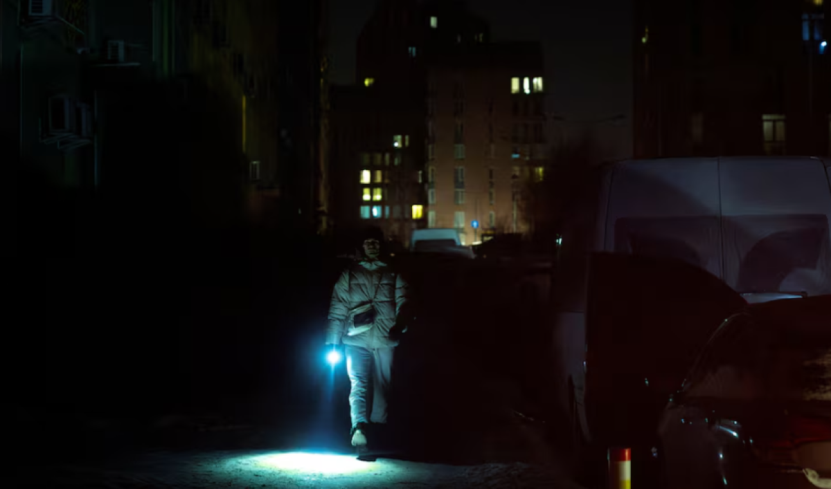 Больше 1300 домов все еще остаются без тепла в Киеве после российской атаки