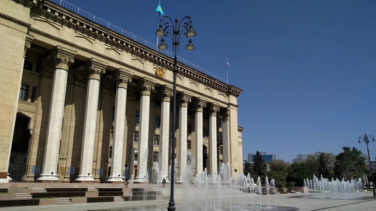 Возврат без шума: КБТУ снова оказался у фонда Назарбаева