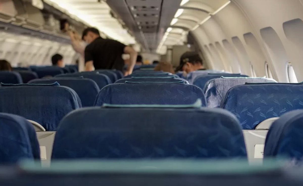 Врач спасла пассажирку на рейсе Актау - Астана