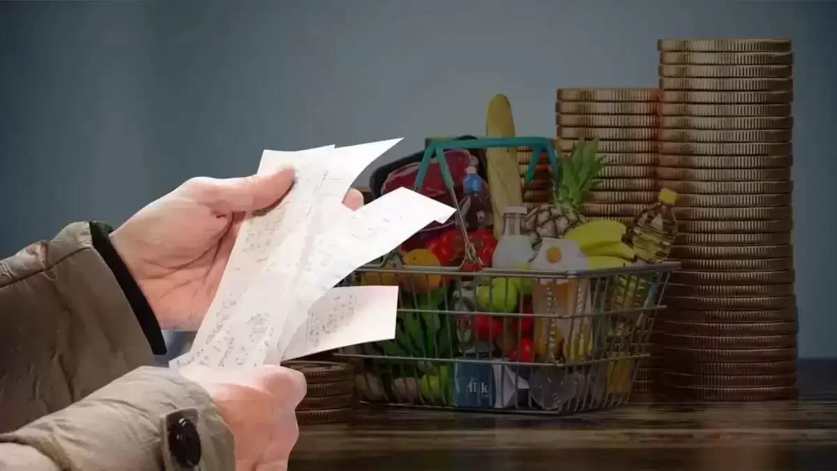 Эксперт: Продукты подорожают в Казахстане на 20%, лекарства и одежда - на 15%