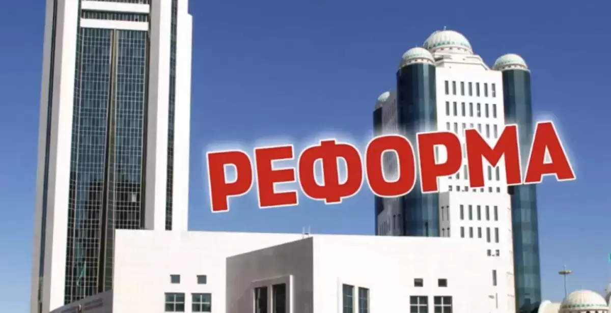 Казахстанцам разъяснили поправки в Конституцию, "запрещающие" критиковать чиновников