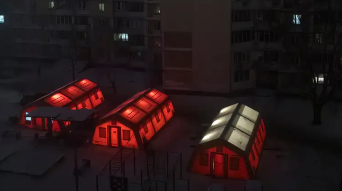 Сотни тысяч жителей Киева до сих пор остаются без света после российской атаки