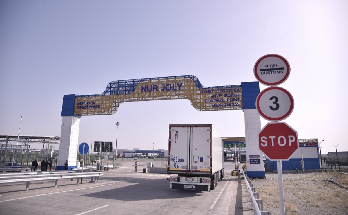 Китай временно закроет границу с Казахстаном